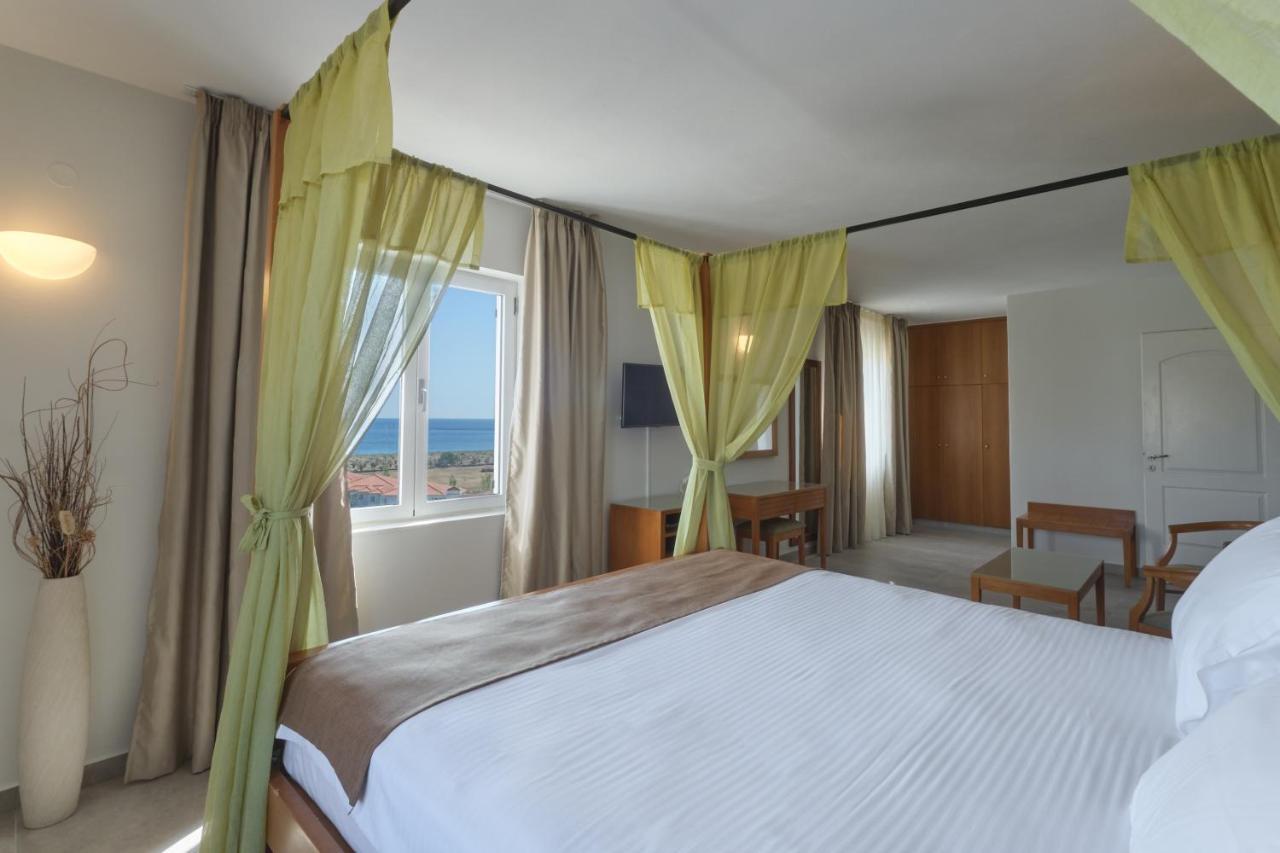 Aeolian Village Beach Resort สกาลา เอเรโซ ภายนอก รูปภาพ